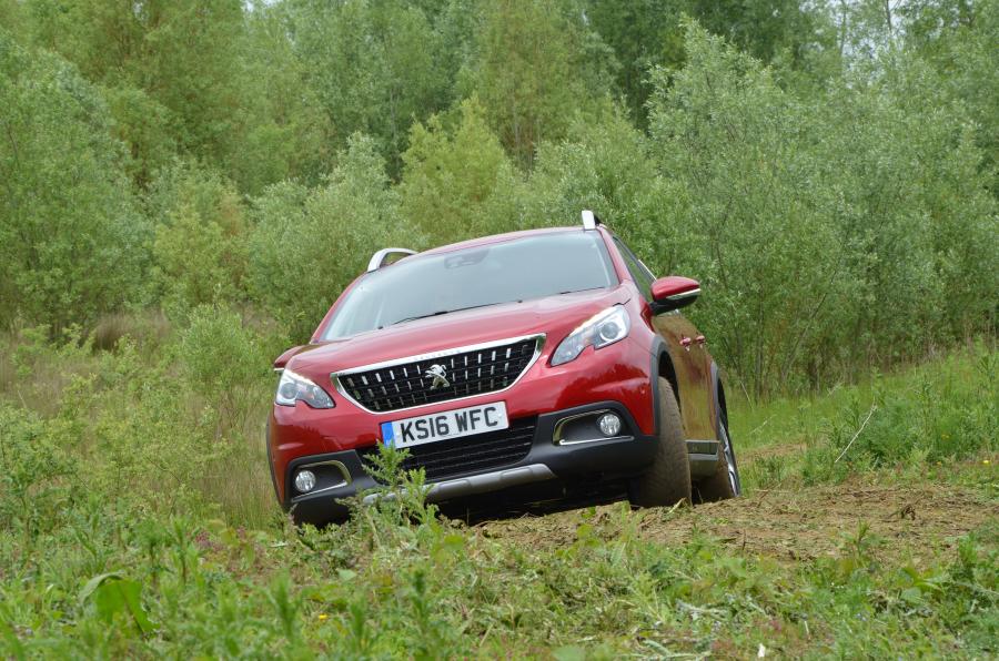  Peugeot 2008 2016 года  (UK) (фото 10 из 17)